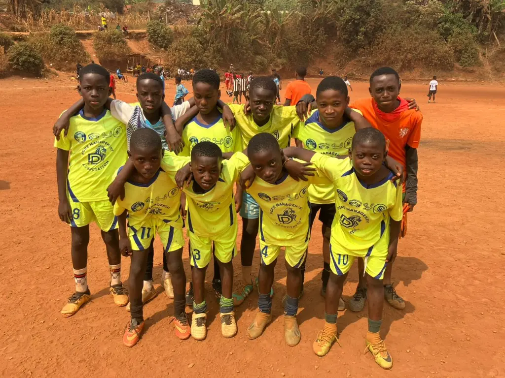 Don | Faire un don | donner | 340 maillots pour les futurs stars du football au Cameroun | NKUL EDING Universal Stars FC A propos